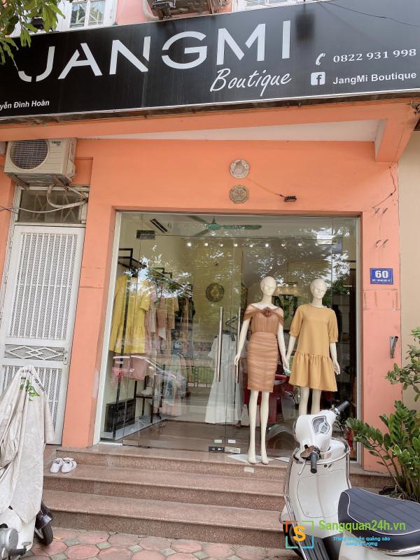 Cần sang shop thời trang quần áo nữ mặt tiền đường Nguyễn Đình Hoàn, phường Quan Hoa, quận Cầu Giấy.