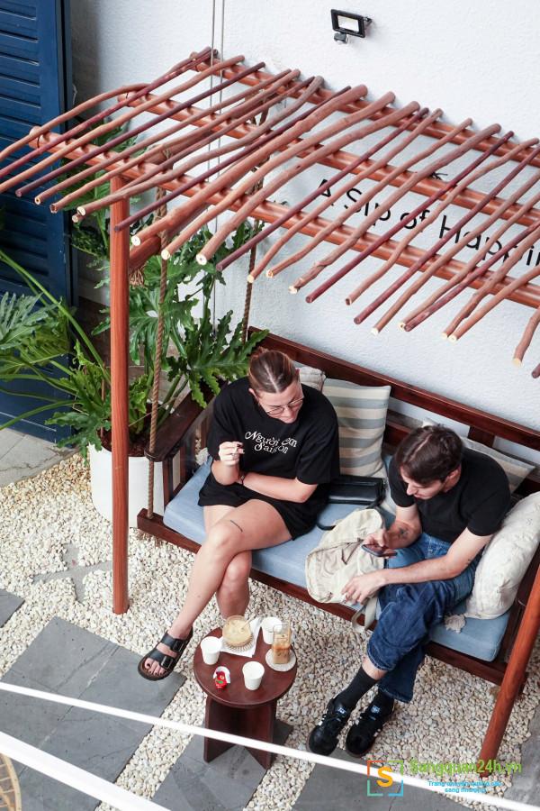 Sang quán cafe