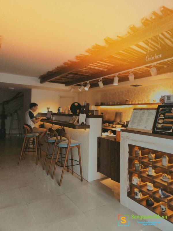 Sang quán cafe