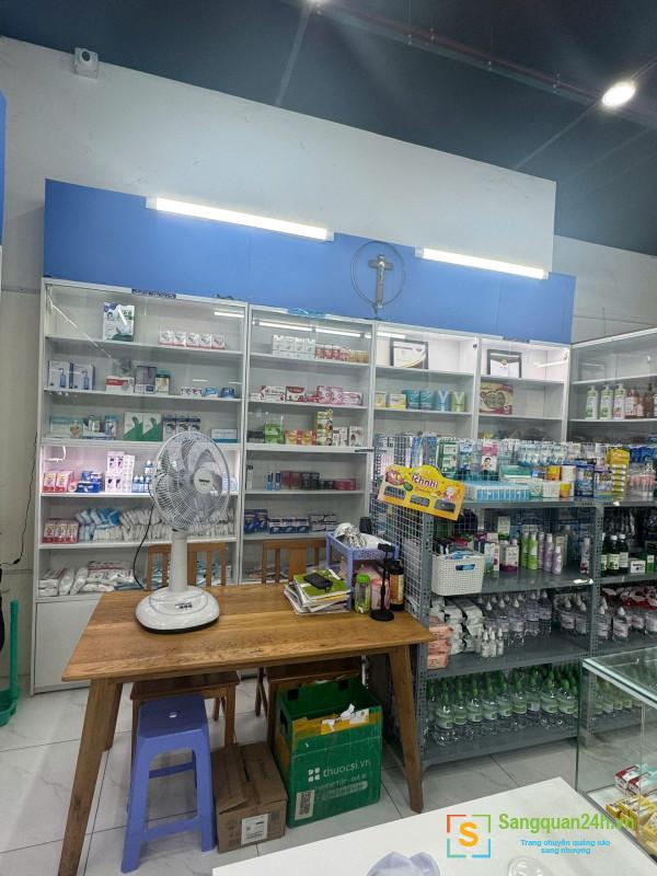 Sang nhà thuốc tây