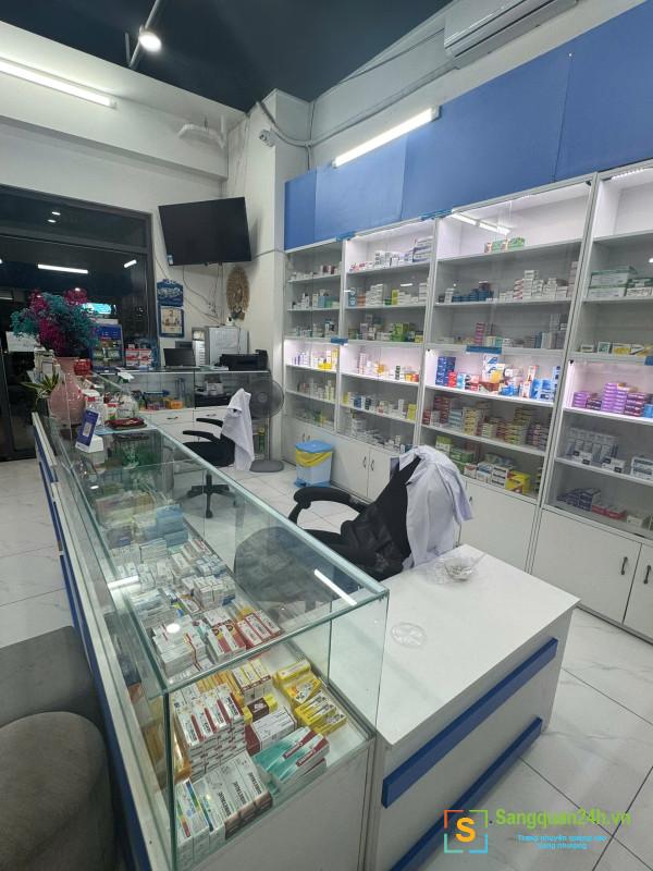 Sang nhà thuốc tây