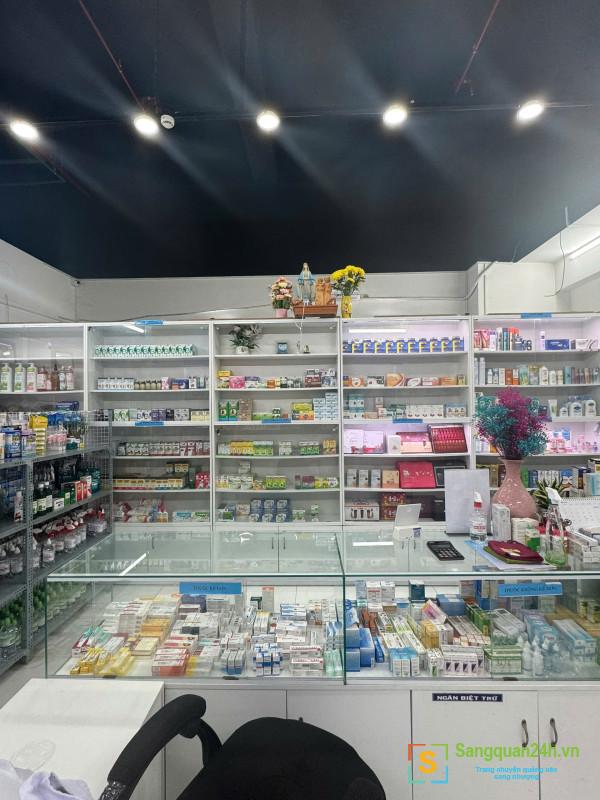 Sang nhà thuốc tây