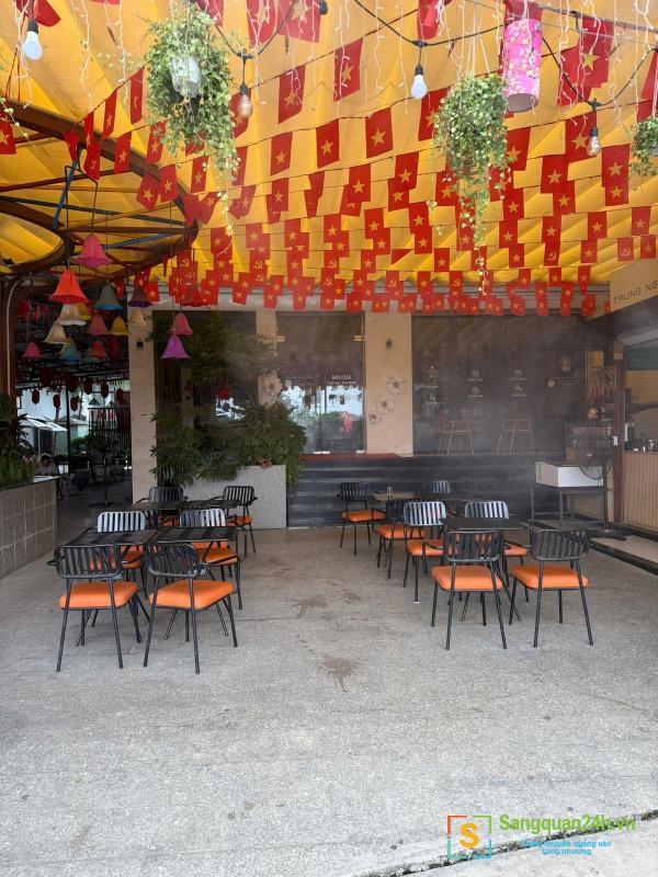 Sang quán cafe