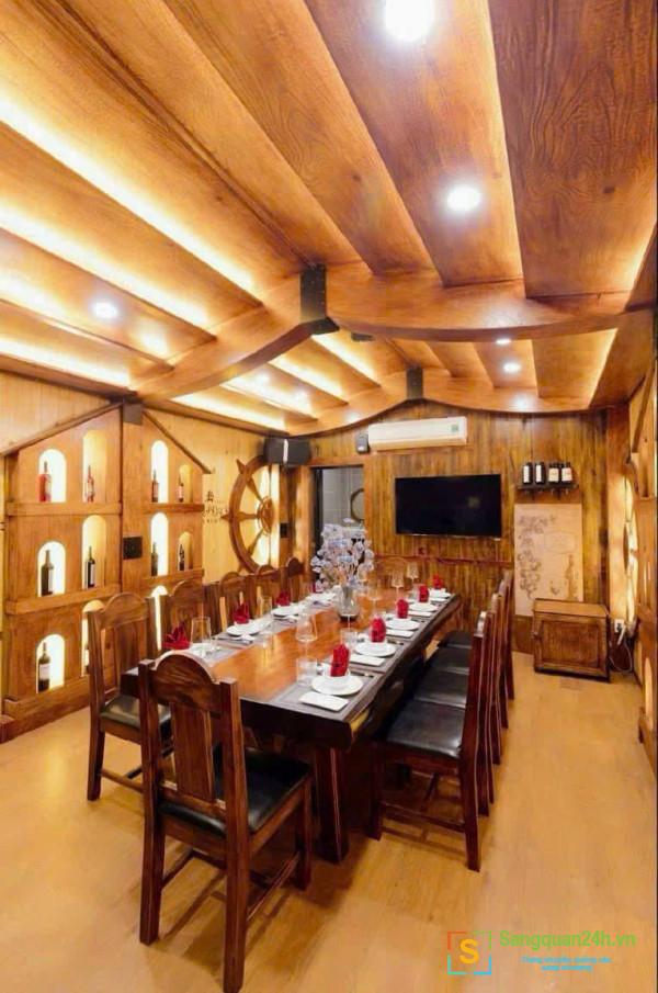 Sang nhà hàng