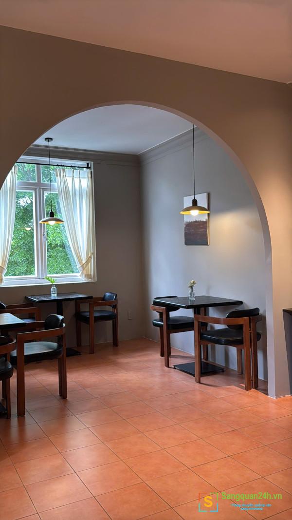 Sang quán cafe