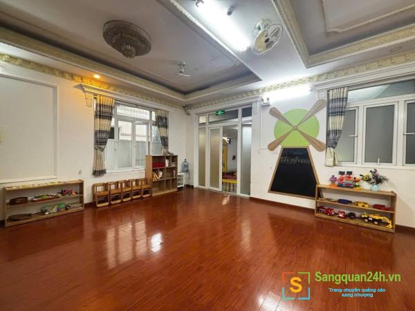 Sang trường mầm non