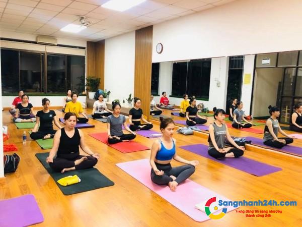 Sang nhanh phòng tập Yoga & Thiền, khu trung tâm, dân cư đông đúc, có đầy đủ các thiết bị tập Yoga & Thiền.